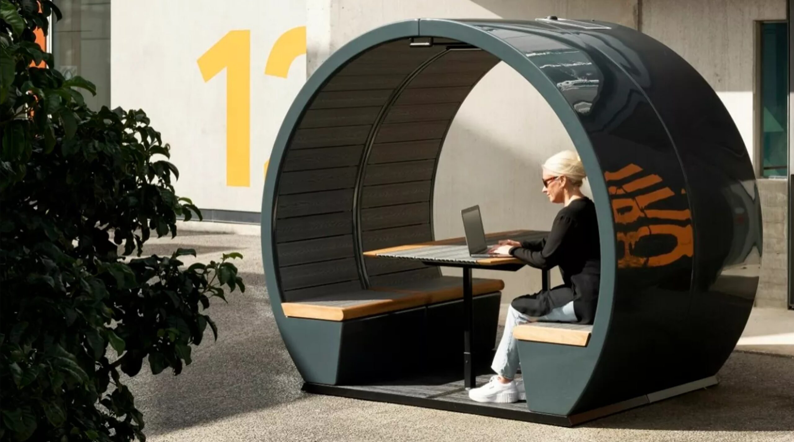THE MEETING POD